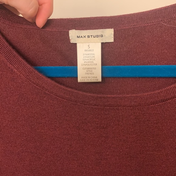 Mid-length long sleeve dress with arm ribbon ties - Picture 2 of 4